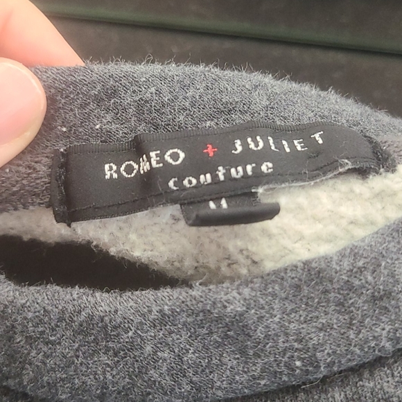 Swetahsirt crop top with stars - Picture 3 of 4